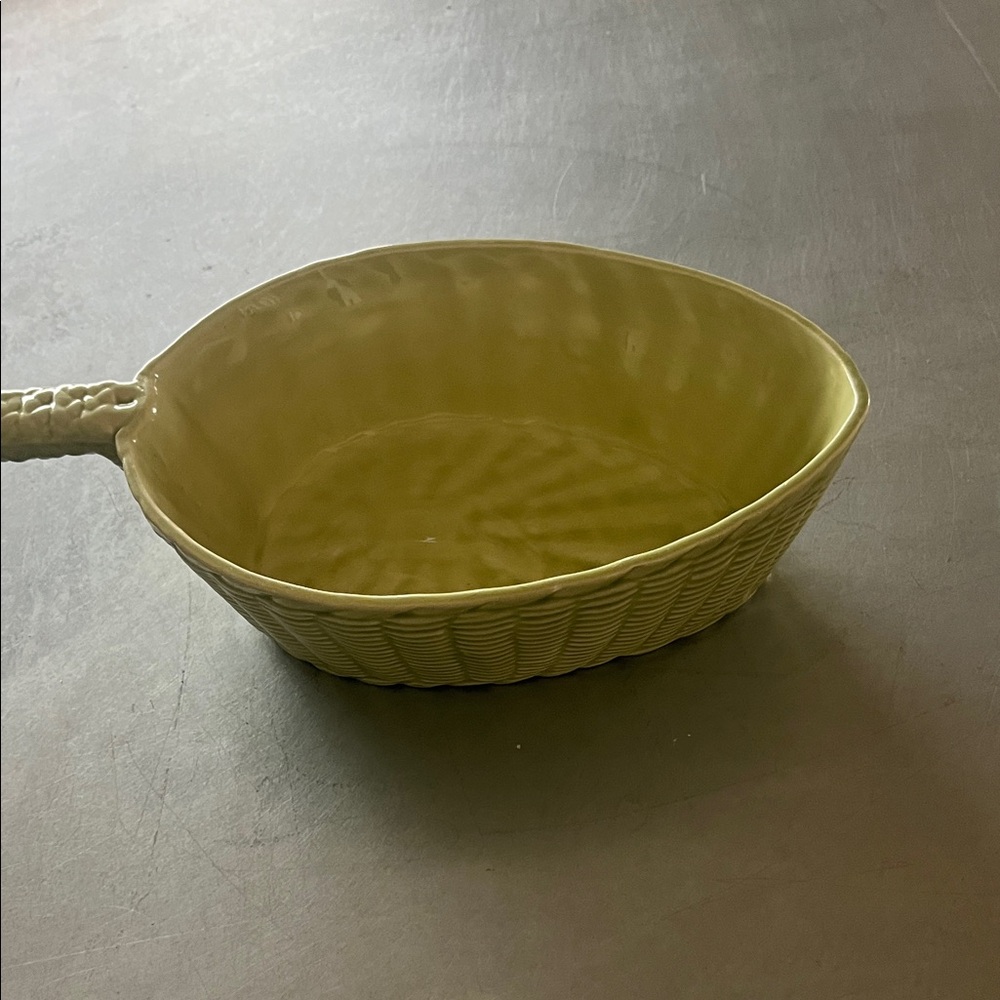 Vintage Walter Wilson Pottery Green Lattice Basket Leaf Bowl. Made in USA 1950s